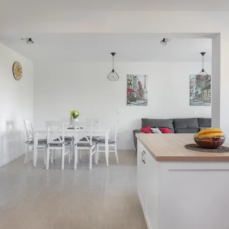 Oseka Apartment *